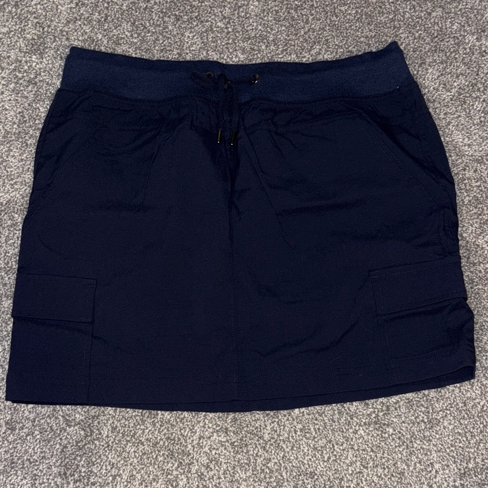 Te Verde navy Blue cargo style women’s skort size medium